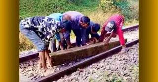 কমলগঞ্জে রেললাইনে স্লিপার ফেলে দুর্ঘটনার চেষ্টা, অল্পের জন্য রক্ষা!